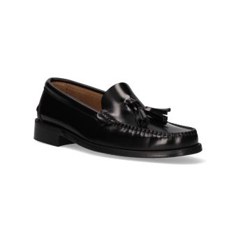 Mocassim com borlas pretas