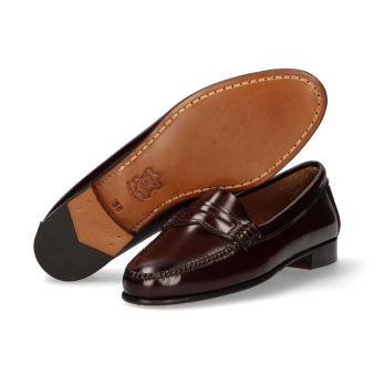 Mocassim feminino com máscara bordô