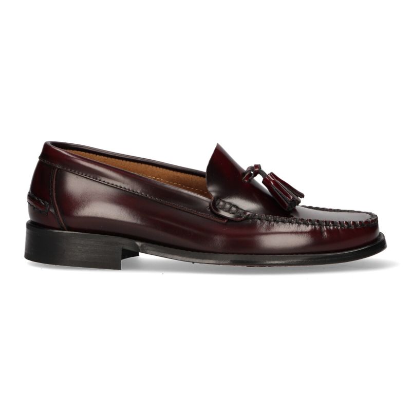 Mocassim com borlas bordô