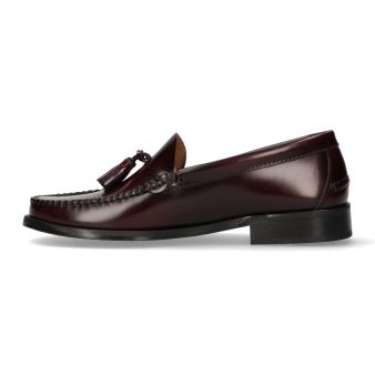 Mocassim com borlas bordô