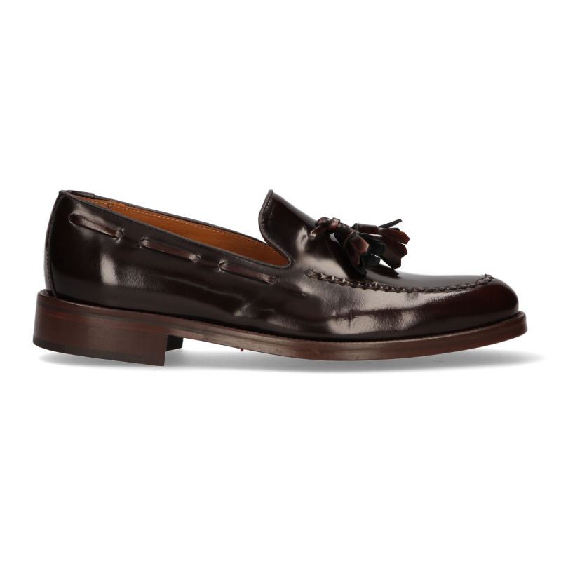 Loafer raised contour embellishment tassels leather