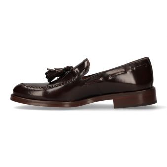Loafer raised contour embellishment tassels leather