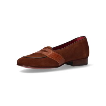 Loafer in honey coloured suede with shoe mask