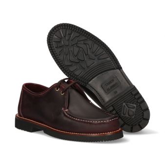 Mocassim com cadarços bordô