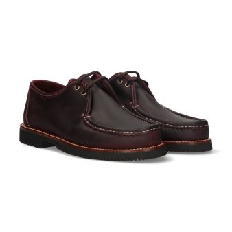 Mocassim com cadarços bordô