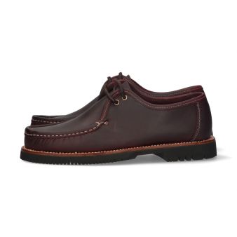 Mocassim com cadarços bordô