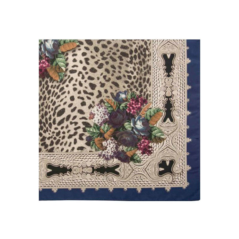 Pañuelo azul con adornos y animal print