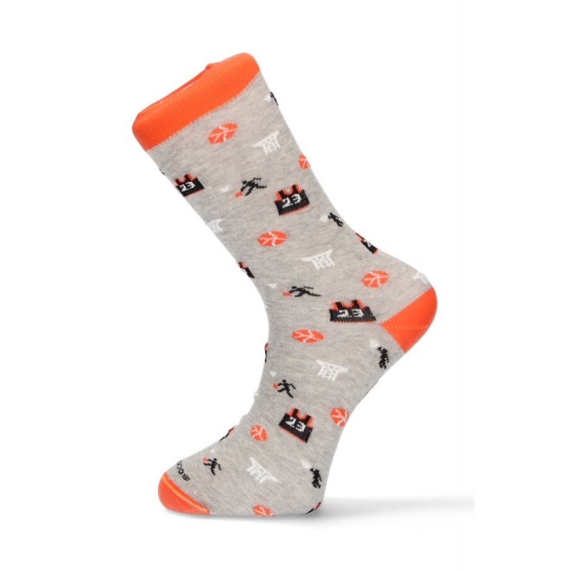Chaussettes grises avec motifs basket