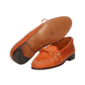 Lady's moccasin with leather bow