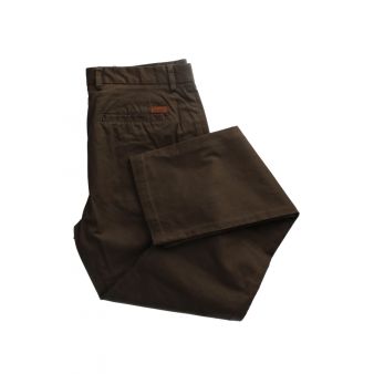 Calça caqui com bolsos