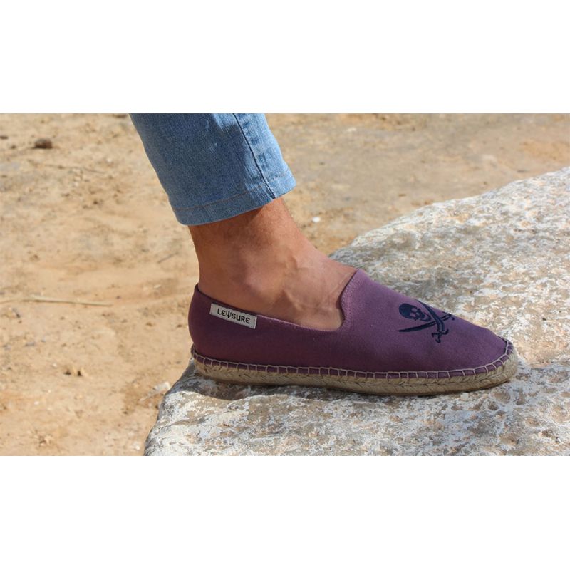 Copete roxo com bordado de pirata