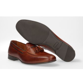 Chaussure à glands en cuir