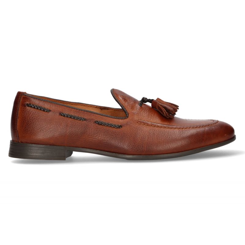 Chaussure à glands en cuir
