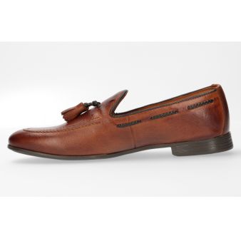 Chaussure à glands en cuir