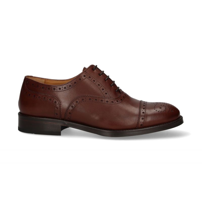 Sapato inglês brogueado marrom