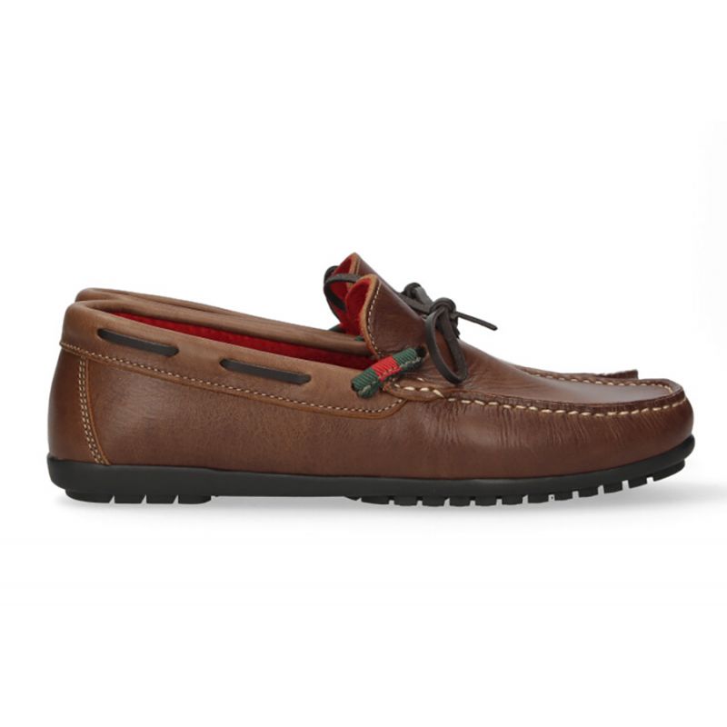Mocassim com laço em couro