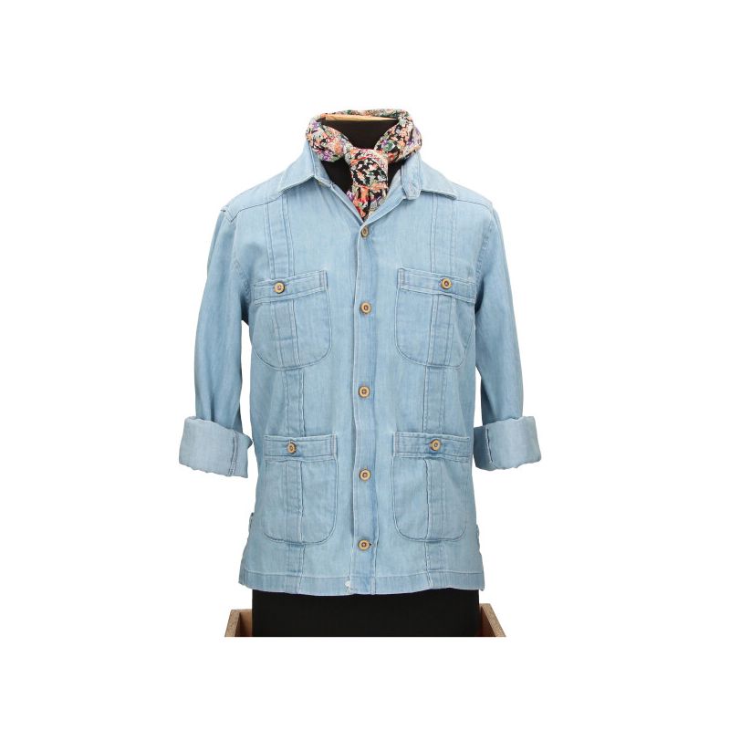 Camisa de linho com gola de botões em branco