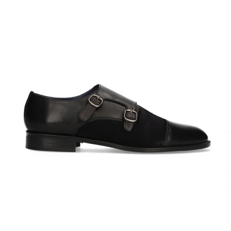Sapato de dupla fivela em preto