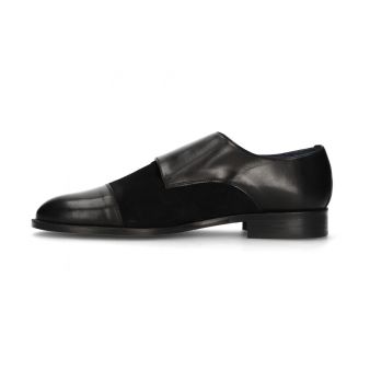 Sapato de dupla fivela em preto