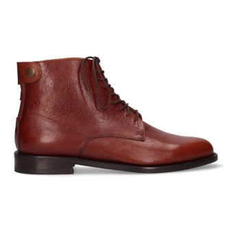 Short boot with back zipper...