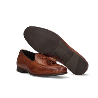 Chaussure à glands tressée en cuir