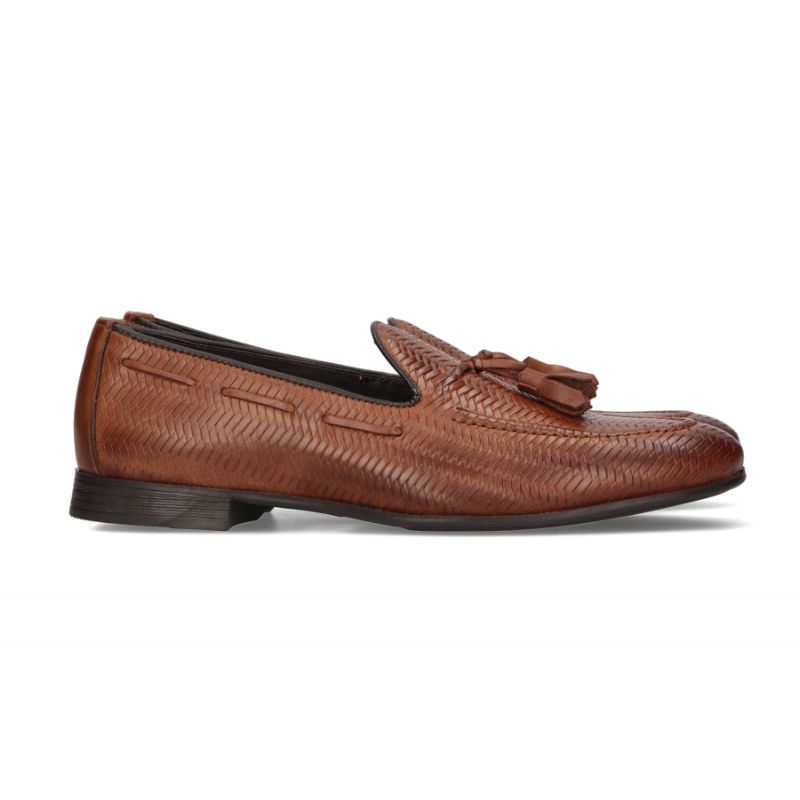 Chaussure à glands tressée en cuir