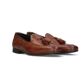 Chaussure à glands tressée en cuir