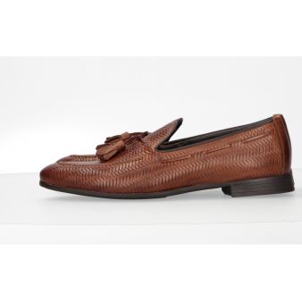 Chaussure à glands tressée en cuir