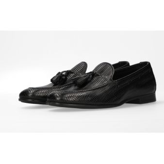 Sapato de Borlas com Trançado Preto