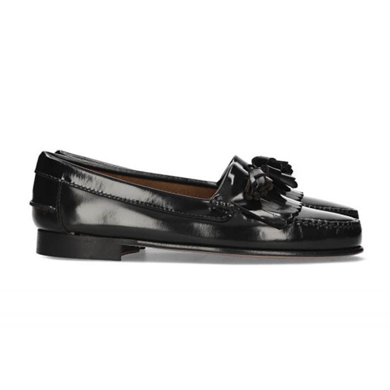 Sapato com franjas e borlas preto
