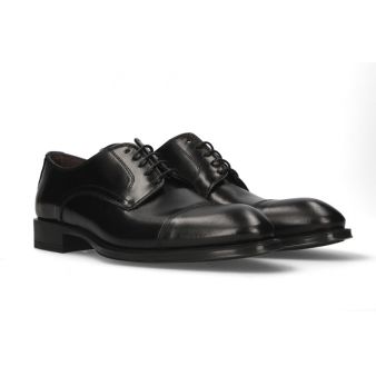 Blucher à lacets noir avec découpe sur l'empeigne