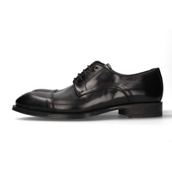 Blucher à lacets noir avec découpe sur l'empeigne