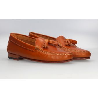 Mocasín con Borlas Vaqueta Natural