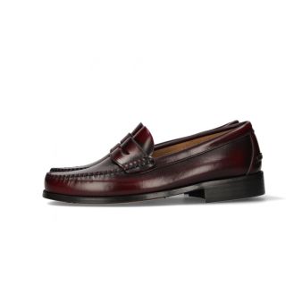 Mocassim com máscara bordô