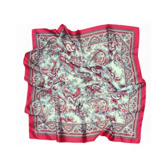 Foulard rouge avec motifs cachemire sur fond beige