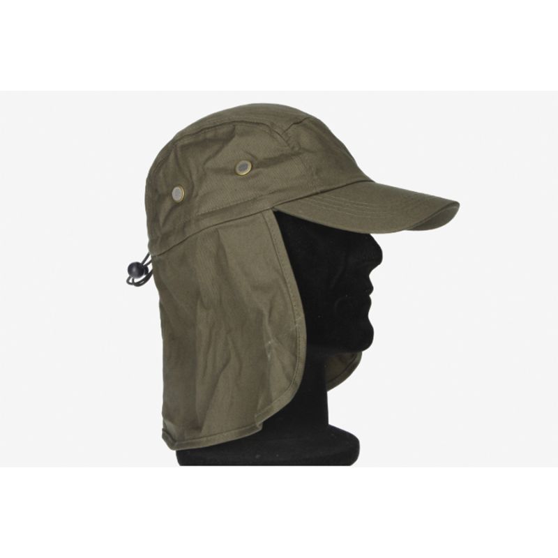 Gorra strike verde con protector nuca