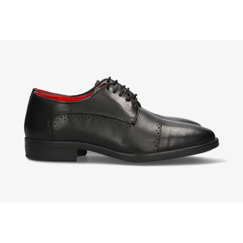 Blucher à lacets noir avec découpe sur l'empeigne