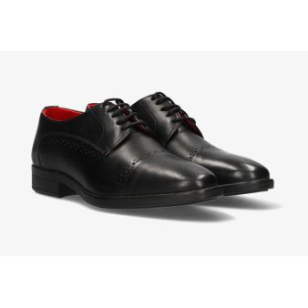 Blucher à lacets noir avec découpe sur l'empeigne