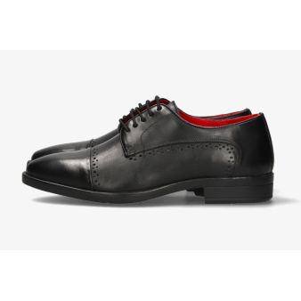 Blucher à lacets noir avec découpe sur l'empeigne