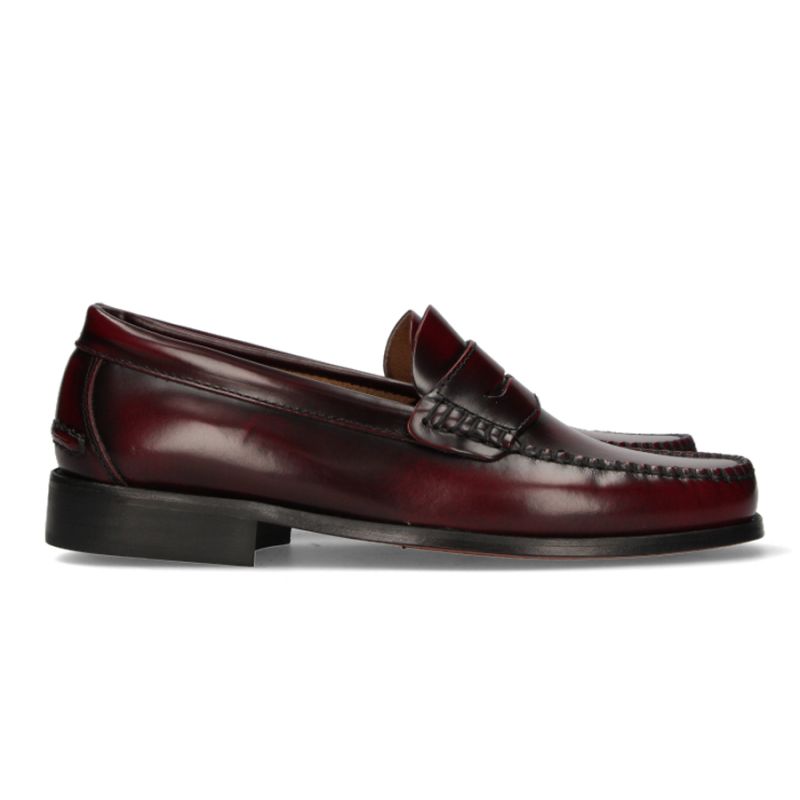 Mocassim com máscara bordô