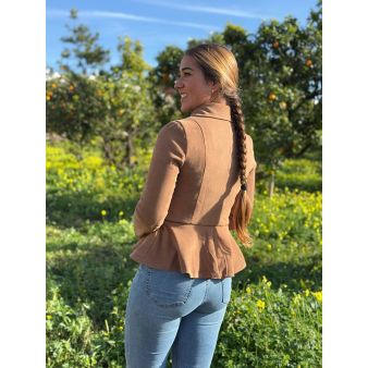 Chaqueta Tavira antelina camel