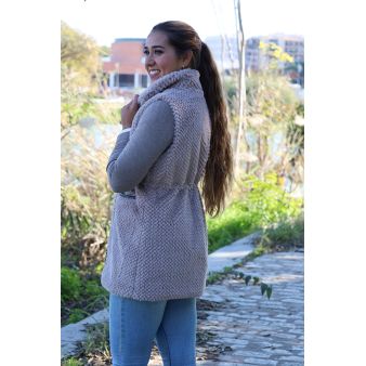 Chaleco beige de pelos con cremallera oscura