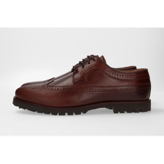 Zapato con cordones picado marrón
