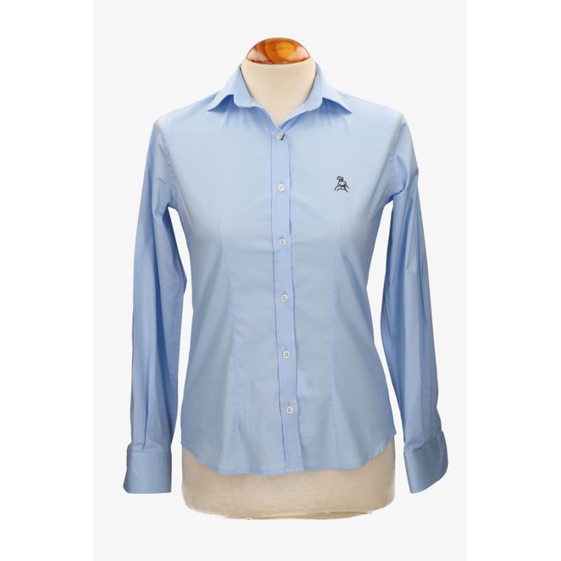 Camisa mujer popelín celeste con bordado amazonas marino