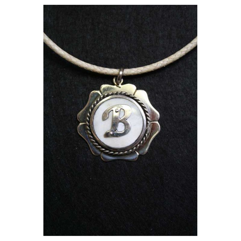 Collar letra B Colar letra B
