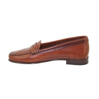 Mocassim feminino com máscara de bronze
