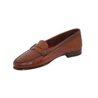 Mocassim feminino com máscara de bronze