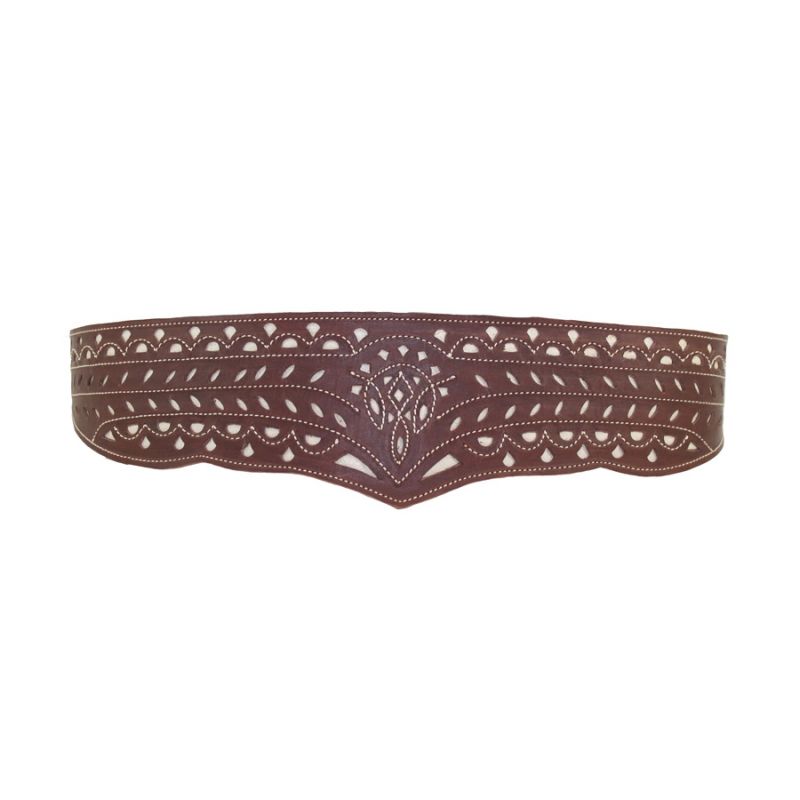Fajín artesano ternera picado fondo blanco Ceinture artisanale en veau perforée avec fond blanc