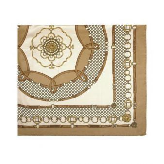 Pañuelo beige con adornos de cadenas