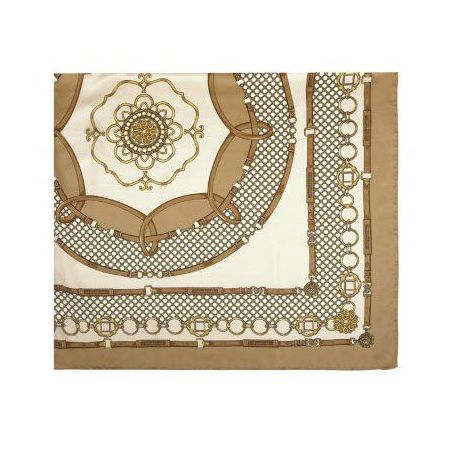 Pañuelo beige con adornos de cadenas